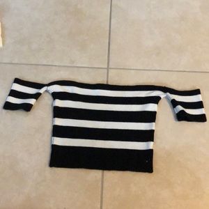 Striped crop top with sleves ✨🤍